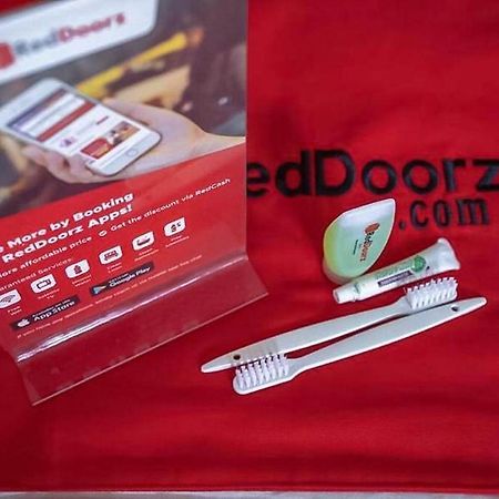 Reddoorz Near Rs Mitra Keluarga Depok Hotell Exteriör bild