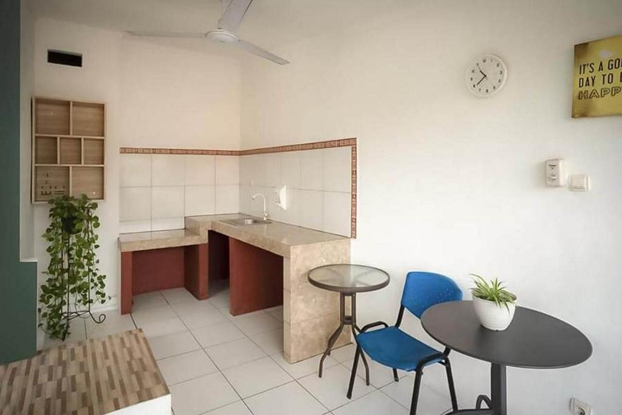 Reddoorz Near Rs Mitra Keluarga Depok Hotell Exteriör bild