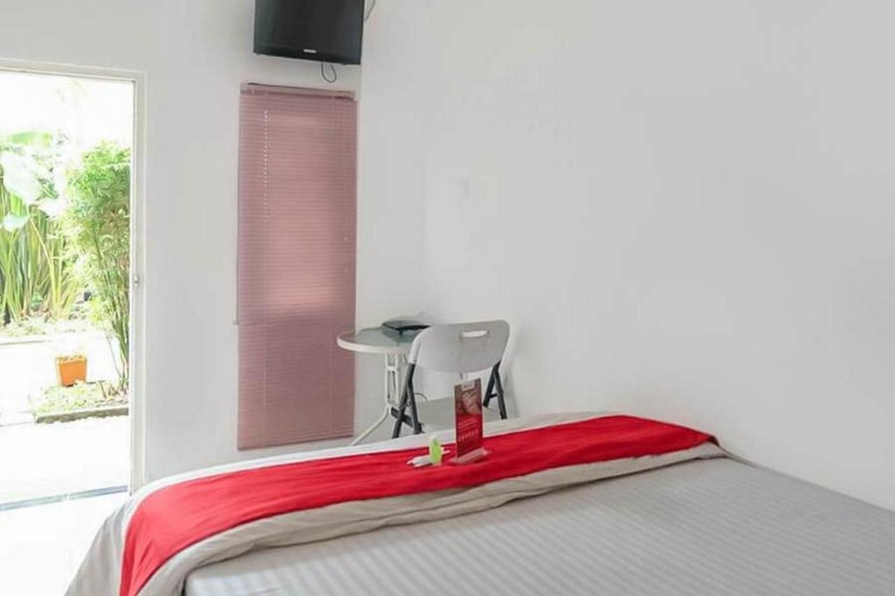 Reddoorz Near Rs Mitra Keluarga Depok Hotell Exteriör bild