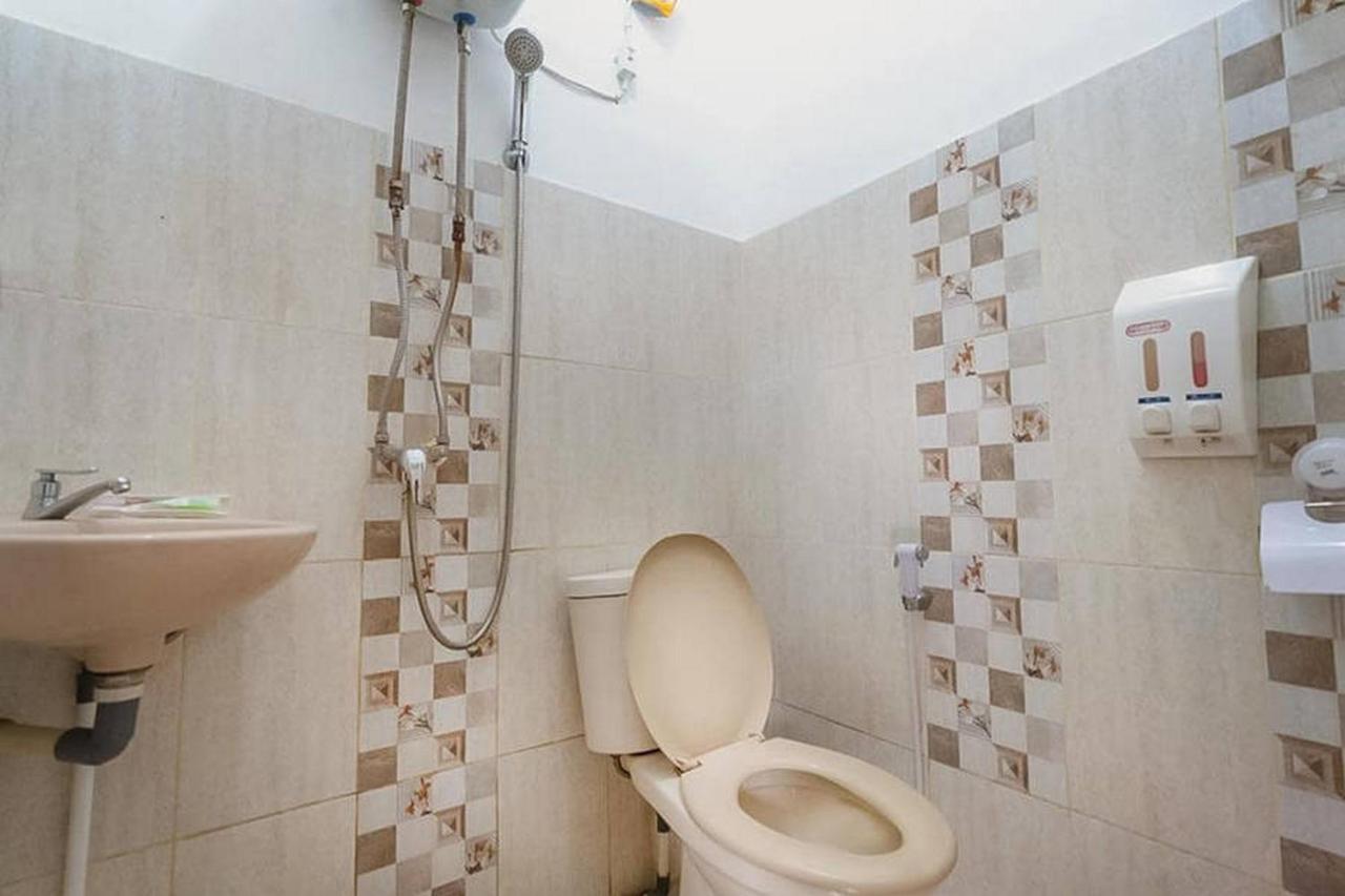 Reddoorz Near Rs Mitra Keluarga Depok Hotell Exteriör bild